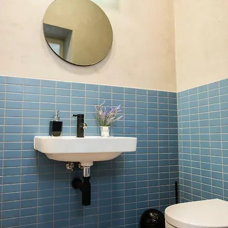Romeo & Julia Luxury Apartments- Walking Distance To Main Square Apartment
