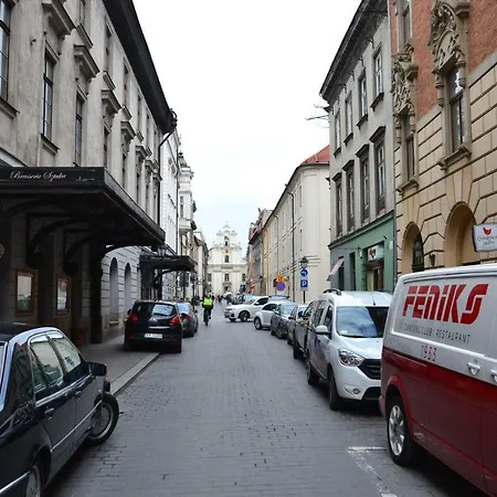 Romeo & Julia Luxury Apartments- Walking Distance To Main Square Apartment