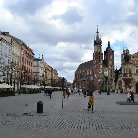 Romeo & Julia Luxury Apartments- Walking Distance To Main Square Apartment