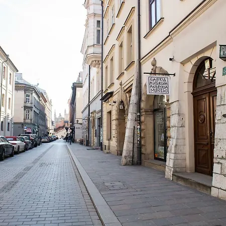 Romeo & Julia Luxury Apartments- Walking Distance To Main Square