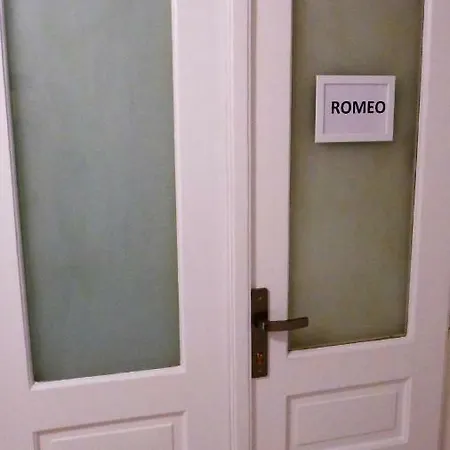Romeo & Julia Luxury Apartments- Walking Distance To Main Square Krakow