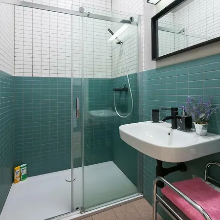 Romeo & Julia Luxury Apartments- Walking Distance To Main Square Apartment